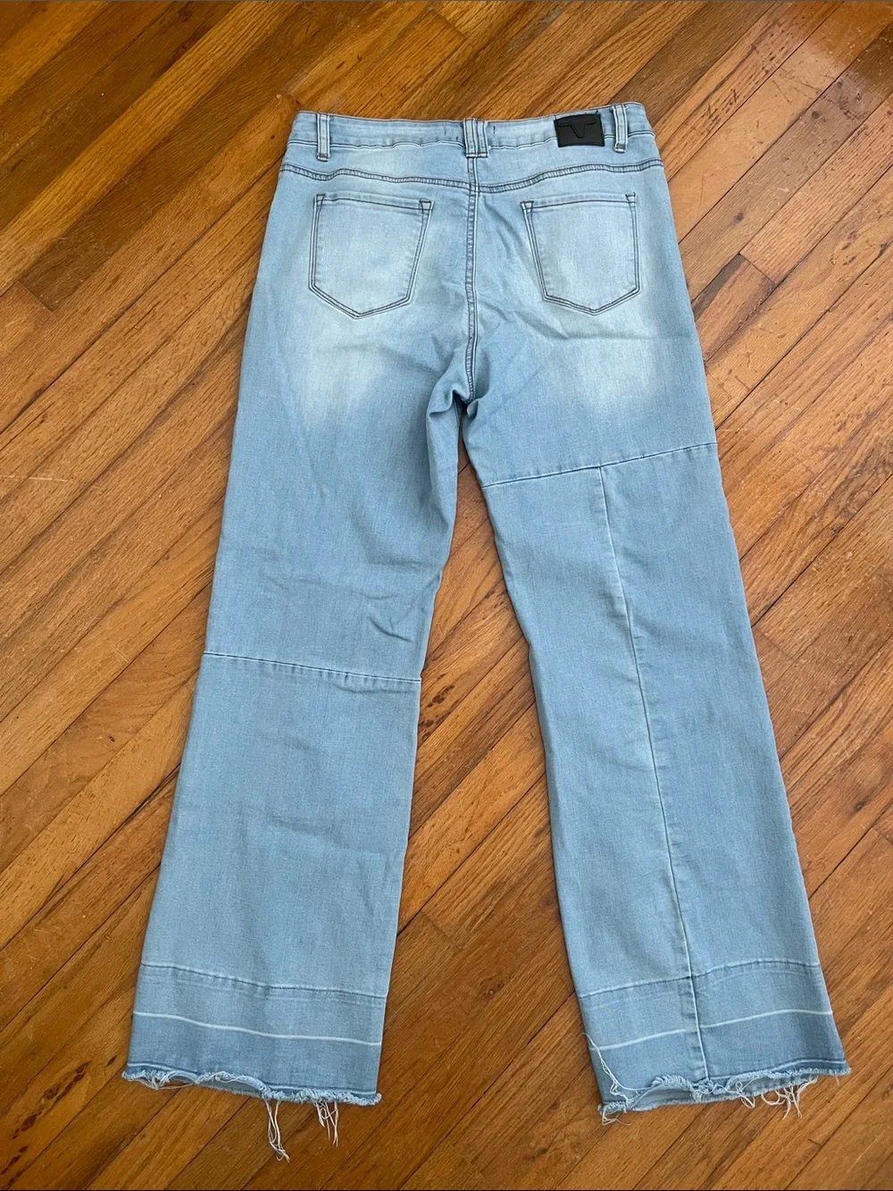 Light Wash Wide Leg Jeans - L&B - Picture 3 of 4